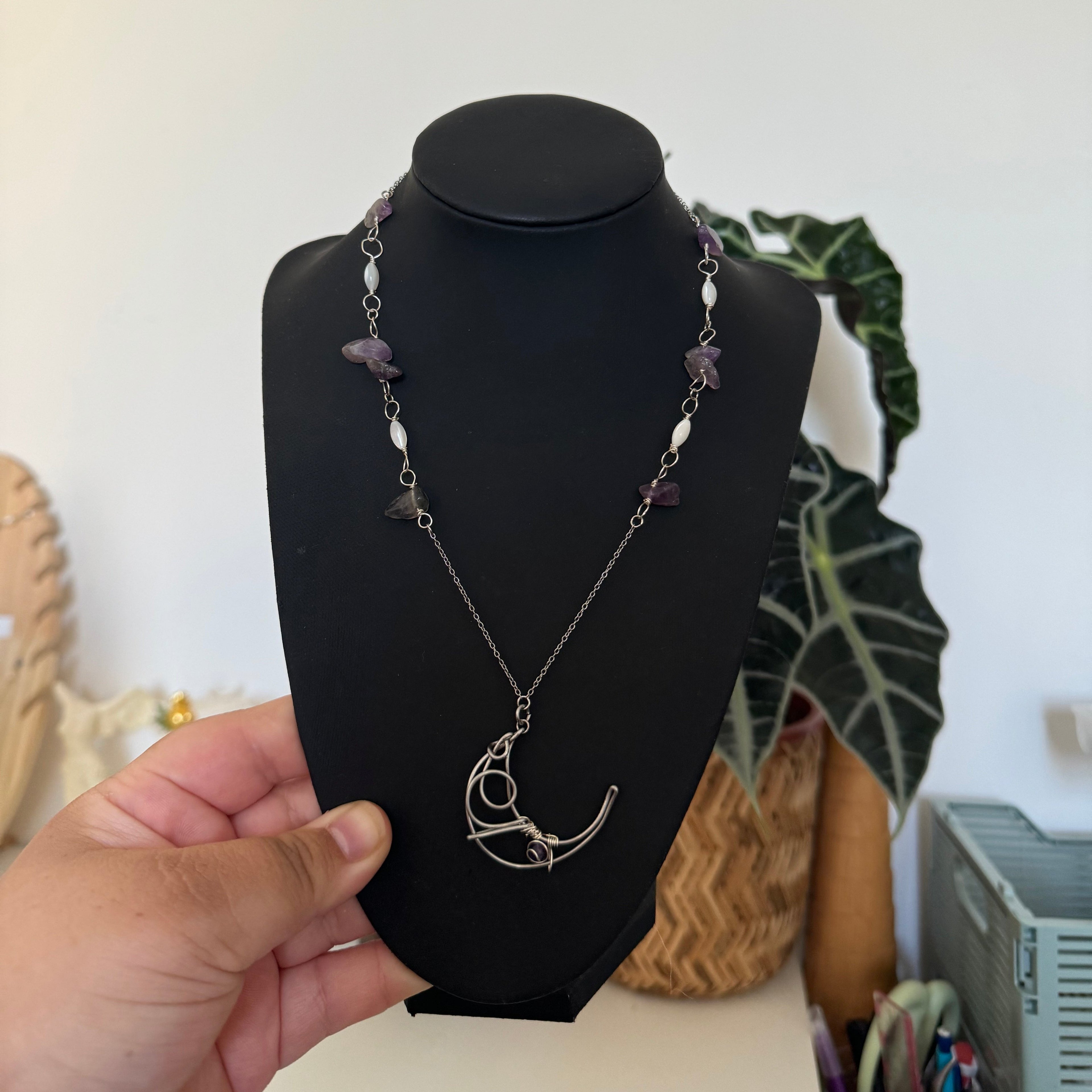 COLLIER TRIPLE DÉESSE AMéTHYSTE NACRE