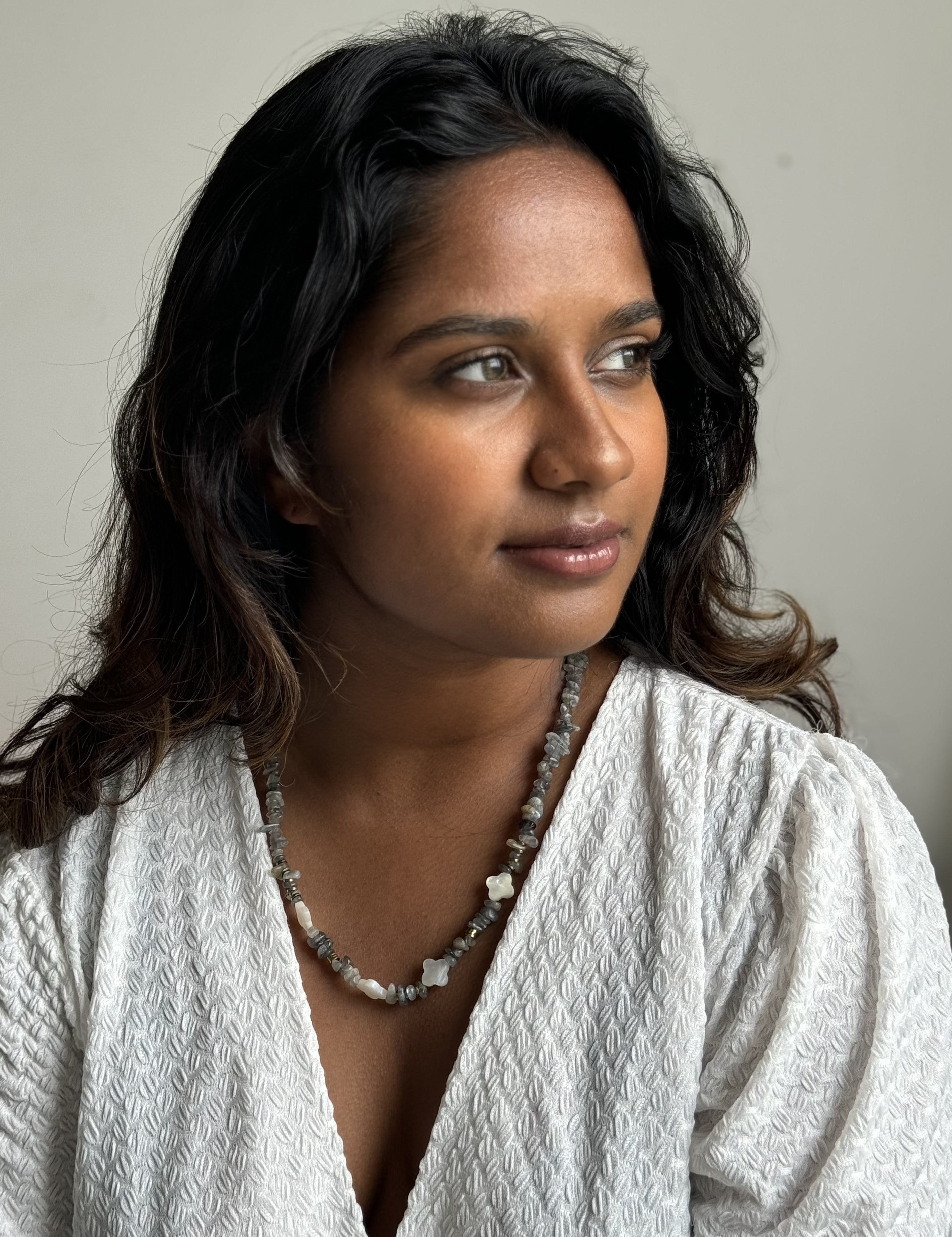 COLLIER MÉDUSE LABRADORITE NACRE